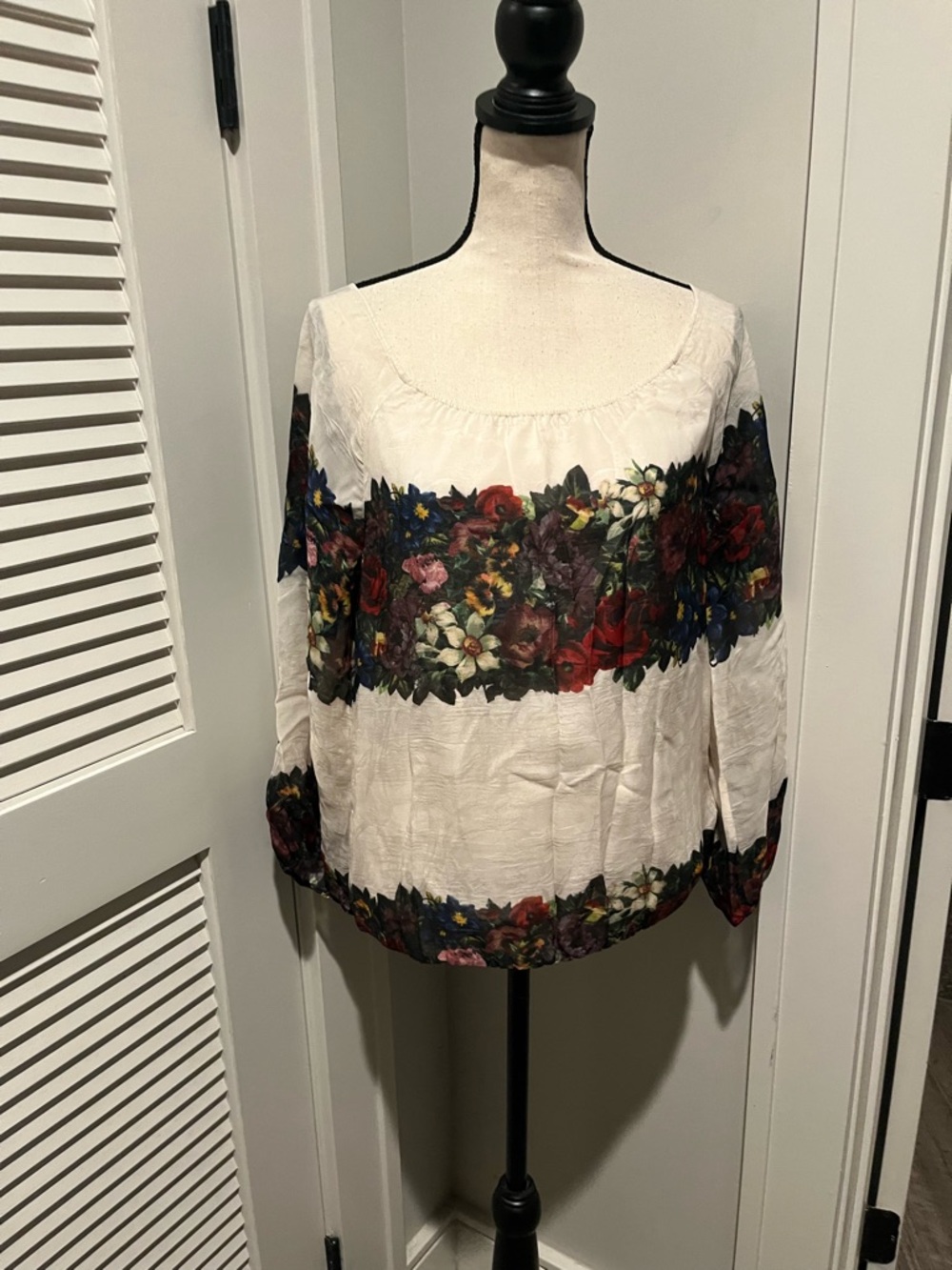Alice + Olivia White Scoop Neck Floral Band Blouse